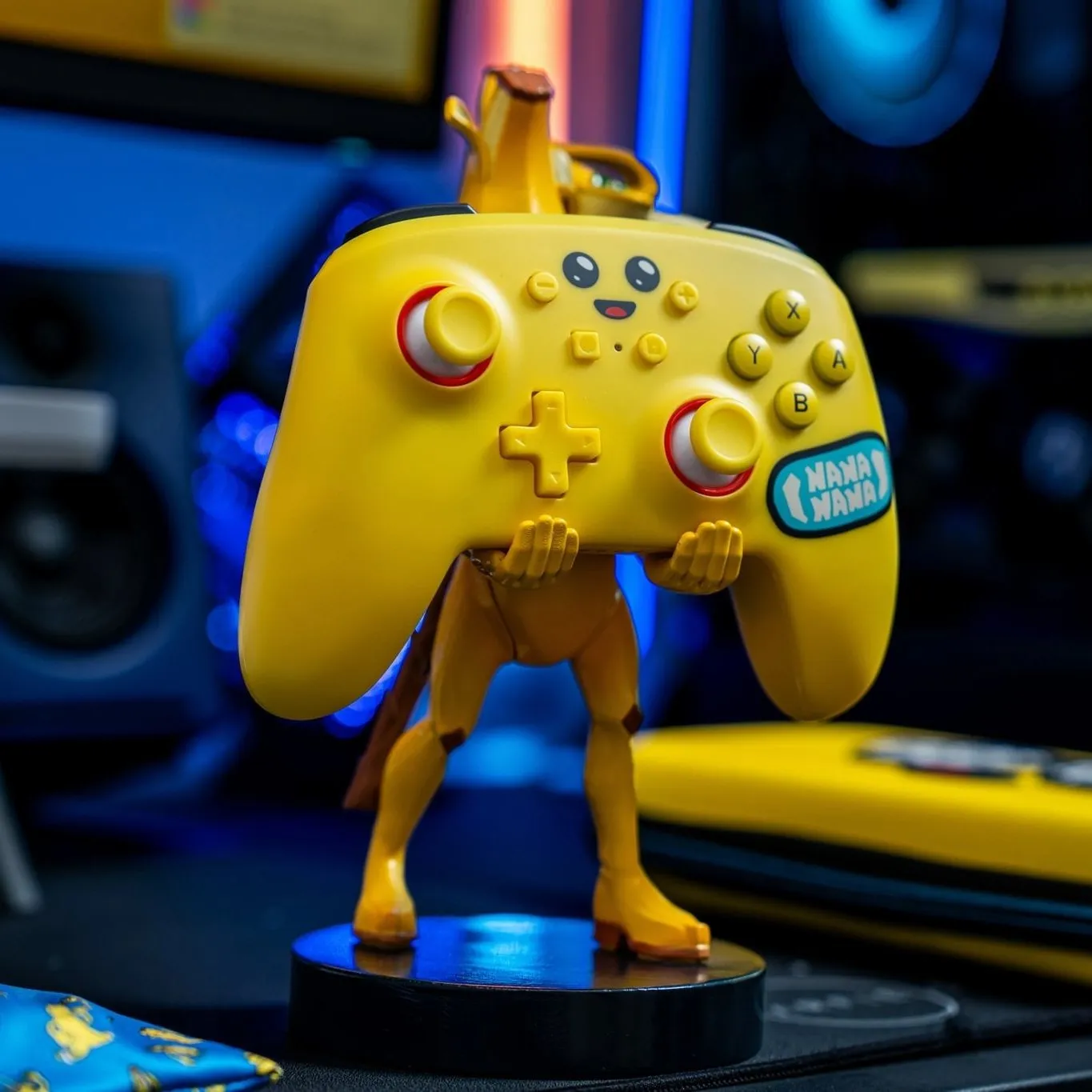 Fortnite: Peely Cable Guys Controller Holder and Phone Stand