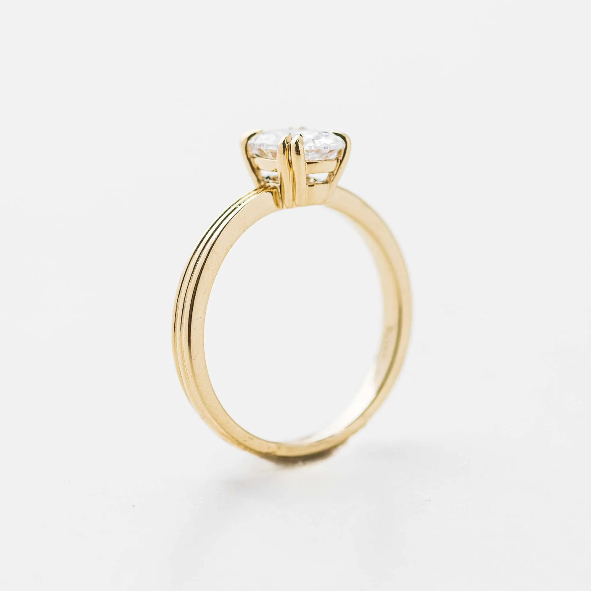 Lab-Grown Diamond Oval Double Claw Ring in 14k Gold
